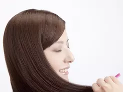 切れ毛が原因で髪の毛がはねてしまう時の対処法 14年8月2日 エキサイトニュース