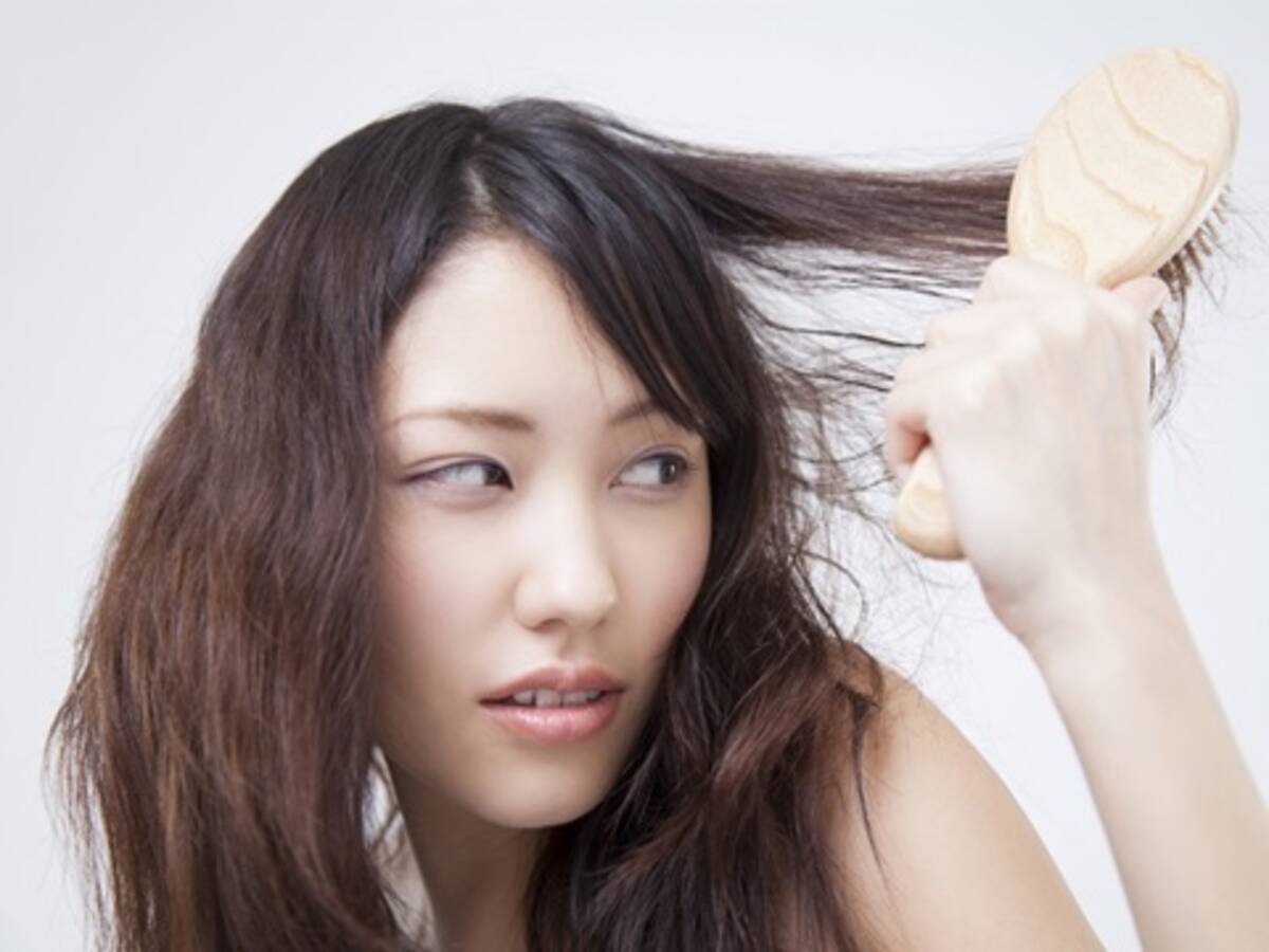 ドライヤー中に大量の抜け毛 ドライヤーを辞めれば薄毛予防になる 14年7月27日 エキサイトニュース