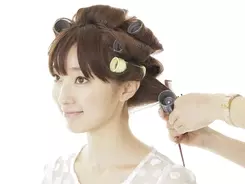 聖子ちゃんカットにソバージュ ヤマンバに変身 過去100年のヘアメイクの流行がわかる動画 の日本バージョンが公開されたよ 16年1月23日 エキサイトニュース 2 3