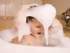 赤ちゃんはみんなバンザイポーズで眠るって本当 万歳寝 に隠されたオドロキの理由 15年9月25日 エキサイトニュース