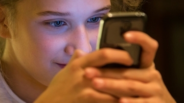 現在何か国？世界で広がる子供のSNS利用規制
