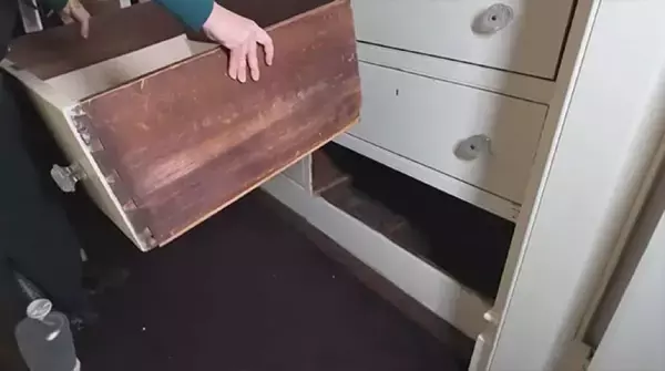 ニューヨークの博物館で引き出しの下から190年前の隠し通路が発見される