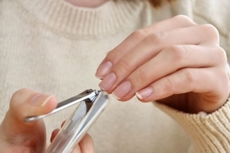 切った自分の爪を集めて「伝統薬」としてネット販売した女性（中国）