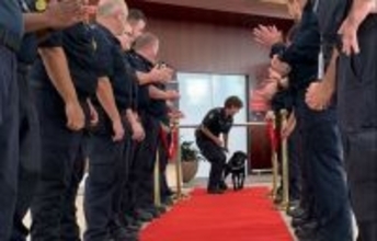 国の安全を６年間守り続けた探知犬引退の日、感動のサプライズが待っていた