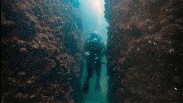 クレオパトラの墓の謎を解くヒントに？沈没した古代エジプトの港と地下トンネル網を発見