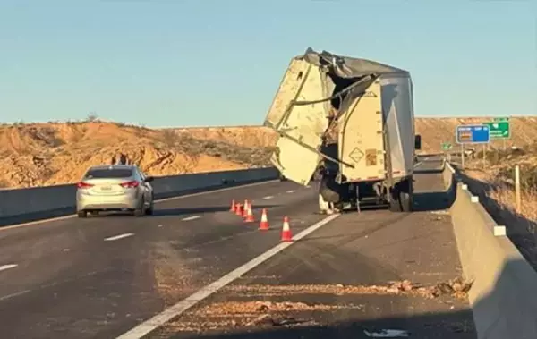 じゃがいもの受難。アメリカのトレーラー衝突事故で34トンが高速道路に散乱