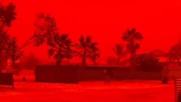 オーストラリアが2時間も真っ赤に染まる！巨大サイクロンが舞い上げた「赤い砂塵」