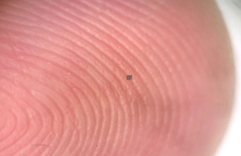 塩粒ほどの小ささ！世界最小の自律型ロボットが開発される