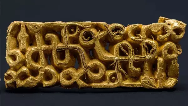 1500年前の黄金の剣鞘がノルウェーで発見。使用後北欧の神々に捧げられた可能性