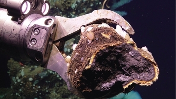 深海で採取した鉱物が研究室で自然発火！海底に潜む予期せぬリスク