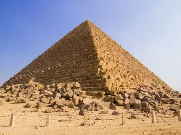 ギザの三大ピラミッドの1つに空洞を発見。隠された第2の入口がある可能性