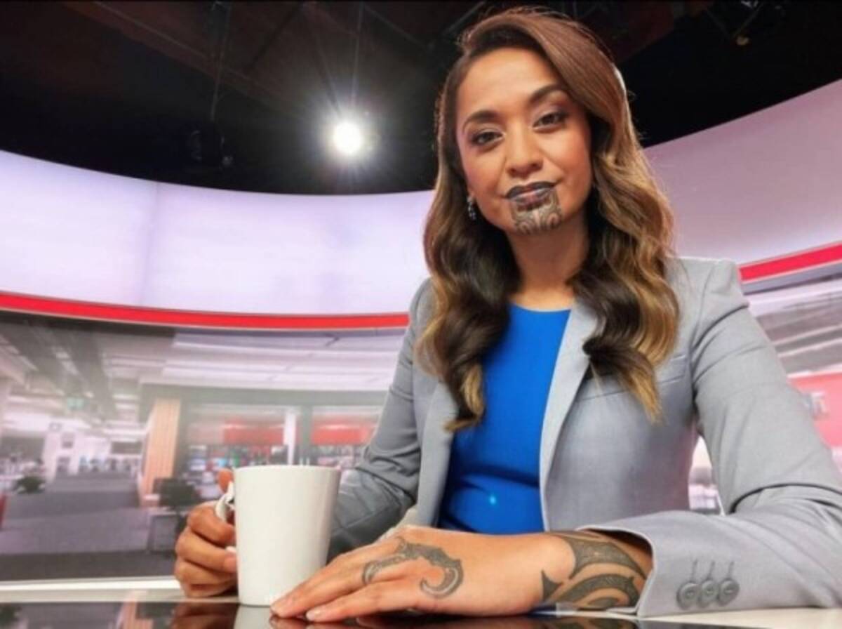 顎に伝統のタトゥーを入れたマオリ族の女性キャスターがニュース番組に抜擢 22年1月6日 エキサイトニュース