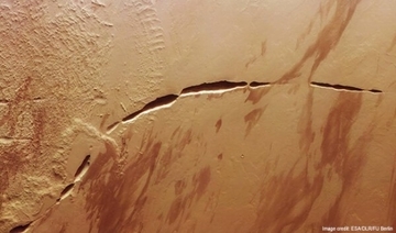 火星の大地を切り裂く巨大な傷跡を、ESAの探査機マーズ・エクスプレスが撮影