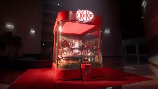 インドに設置された「世界一ゆっくり動く」キットカットの自動販売機。
