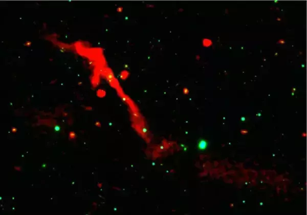 リボーン：1億年の沈黙を破り生まれ変わったブラックホールが目覚める瞬間