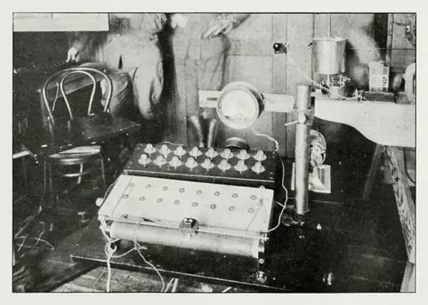 第一次大戦中のパイロット選抜に使われた「サイバネティック・アテンション」測定装置の全貌