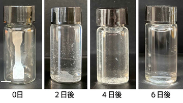 指令に応じて自己破壊する生きたプラスチックが登場、マイクロプラスチックを出さず完全分解
