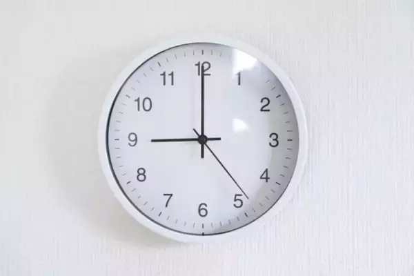 アナログ時計が読めない生徒たち。ニューヨーク市のスマホ持込禁止で顕在化