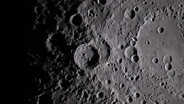 月に水は存在するのか？最新研究で最も可能性の高い場所が絞り込まれる