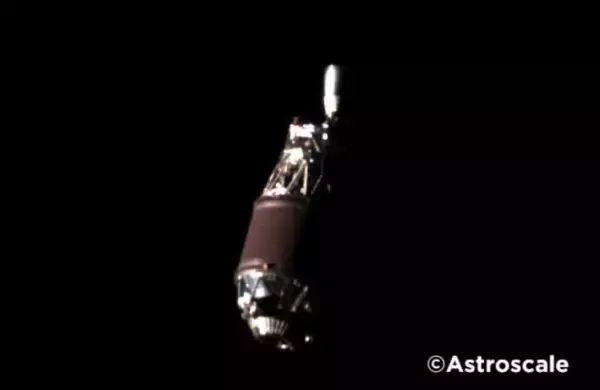 宇宙ゴミの掃除に挑戦する日本の企業、対象のロケット部品の近距離撮影に成功