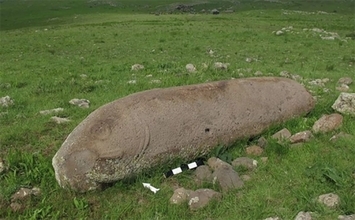 アルメニアのドラゴン石の謎を解明、6000年前の水への信仰と結びついていた