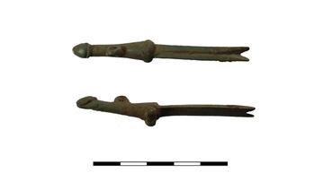 柄の部分が息子スティック。1600年前の爪そうじ具をイギリスの道路工事現場で発見