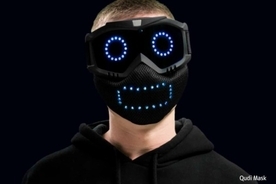 マスクをしていても感情がわかるしロボット気分を味わえる。LEDとスピーカー内蔵のスマートマスク