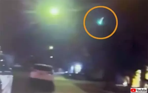 警察のボディカムがとらえた青白く光る謎の飛行物体の正体は？