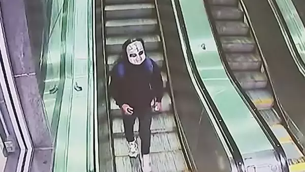 「死ぬ準備は？」チャッキーに扮し人々を恐怖に陥れたを男、2週間後に逮捕