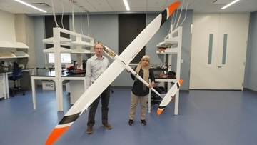 アホウドリの滑空にヒントを得た翼があるドローン、省エネで長距離飛行を実現