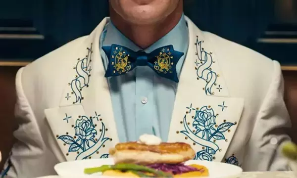 マヨラーの夢、それとも狂気？蝶ネクタイからマヨネーズが噴射される便利グッズが爆誕
