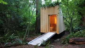 世界初！キノコが動力の無水トイレ。臭いを吸収し、堆肥に変える