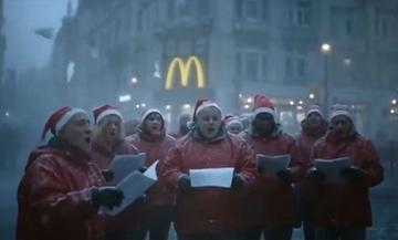 マクドナルドのAI生成クリスマス広告が不気味すぎるとの批判を受けて3日で取り下げ