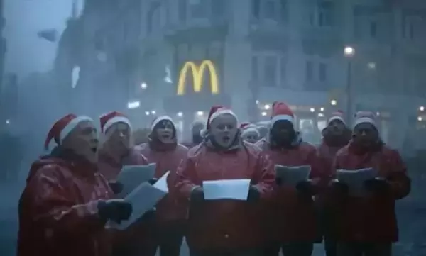 マクドナルドのAI生成クリスマス広告が不気味すぎるとの批判を受けて3日で取り下げ