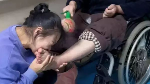 足の指をガブリ！を続け、昏睡状態の夫を目覚めさせた妻