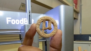 原料はペットボトル。プラスチックゴミを食べられるクッキーに変える驚きの技術