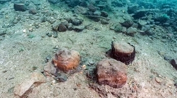 3000年の眠りからよみがえる、イタリアの湖に沈んだ村