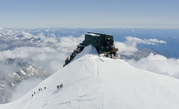 4,554m！ヨーロッパで最も高い場所にある山小屋「マルゲリータ」ではピザも食べられる