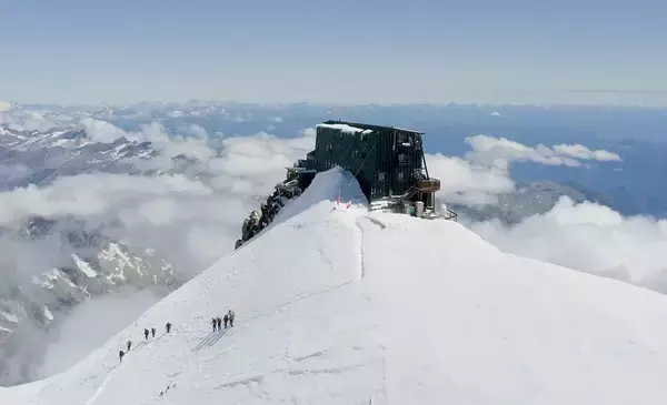 4,554m！ヨーロッパで最も高い場所にある山小屋「マルゲリータ」ではピザも食べられる