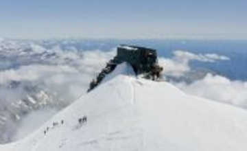 4,554m！ヨーロッパで最も高い場所にある山小屋「マルゲリータ」ではピザも食べられる