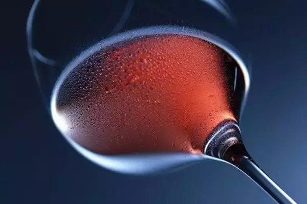 1日1杯のお酒でも脳が委縮。飲めば飲むほど脳の老化が進むことが判明