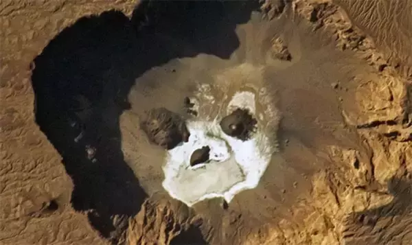 サハラ砂漠の火山に潜むドクロ、NASAが宇宙から撮影した不気味な自然の造形