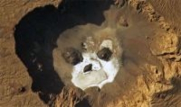 サハラ砂漠の火山に潜むドクロ、NASAが宇宙から撮影した不気味な自然の造形