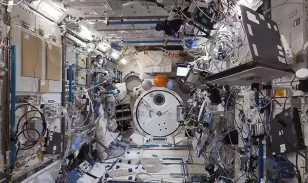 2026年、あけましておめでとう！国際宇宙ステーション体験ツアーで新年の幕開け