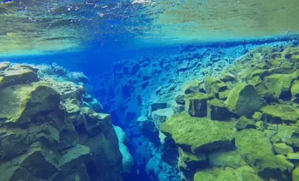 地球が裂け始めている：太平洋岸北西部の沈み込み帯が崩壊中