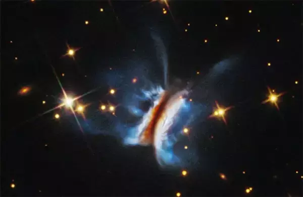 観測史上最大の惑星の誕生現場、ハッブル宇宙望遠鏡が捉えた巨大円盤