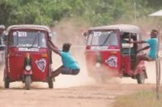 トゥクトゥクマシン猛レースがスリランカで開催される
