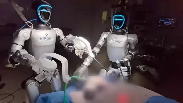 ヒューマノイドロボットを遠隔操作、生きたブタの手術に成功（世界初）