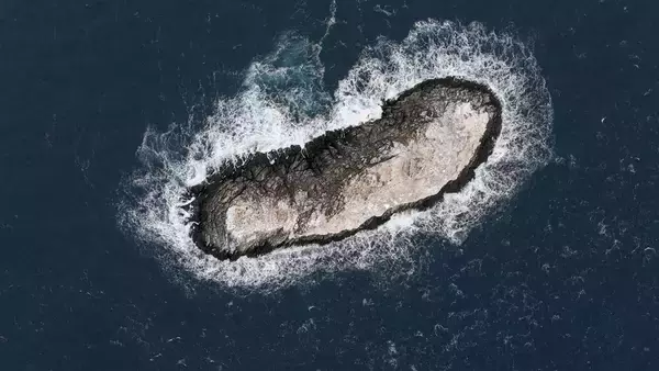 地図にない島を南極で発見！汚れた氷山ではなく未記録の陸地だった