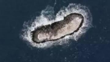 地図にない島を南極で発見！汚れた氷山ではなく未記録の陸地だった